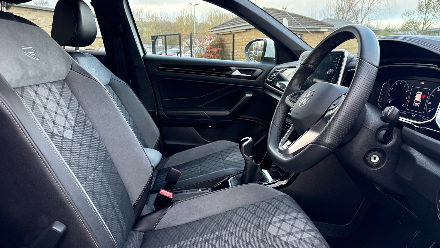 Used Volkswagen T-Roc 2025 for sale - 78011536: Photo 15