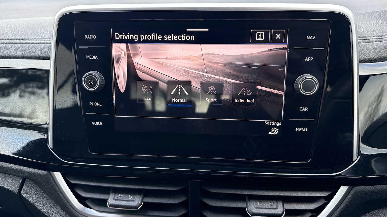 Used Volkswagen T-Roc 2025 for sale - 78011536: Photo 43