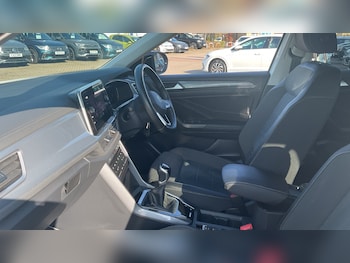 Used Volkswagen T-Roc 2023 for sale - 77728921: Photo