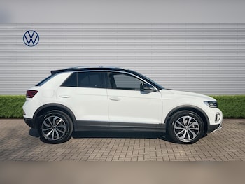 Used Volkswagen T-Roc 2023 for sale - 77728921: Photo