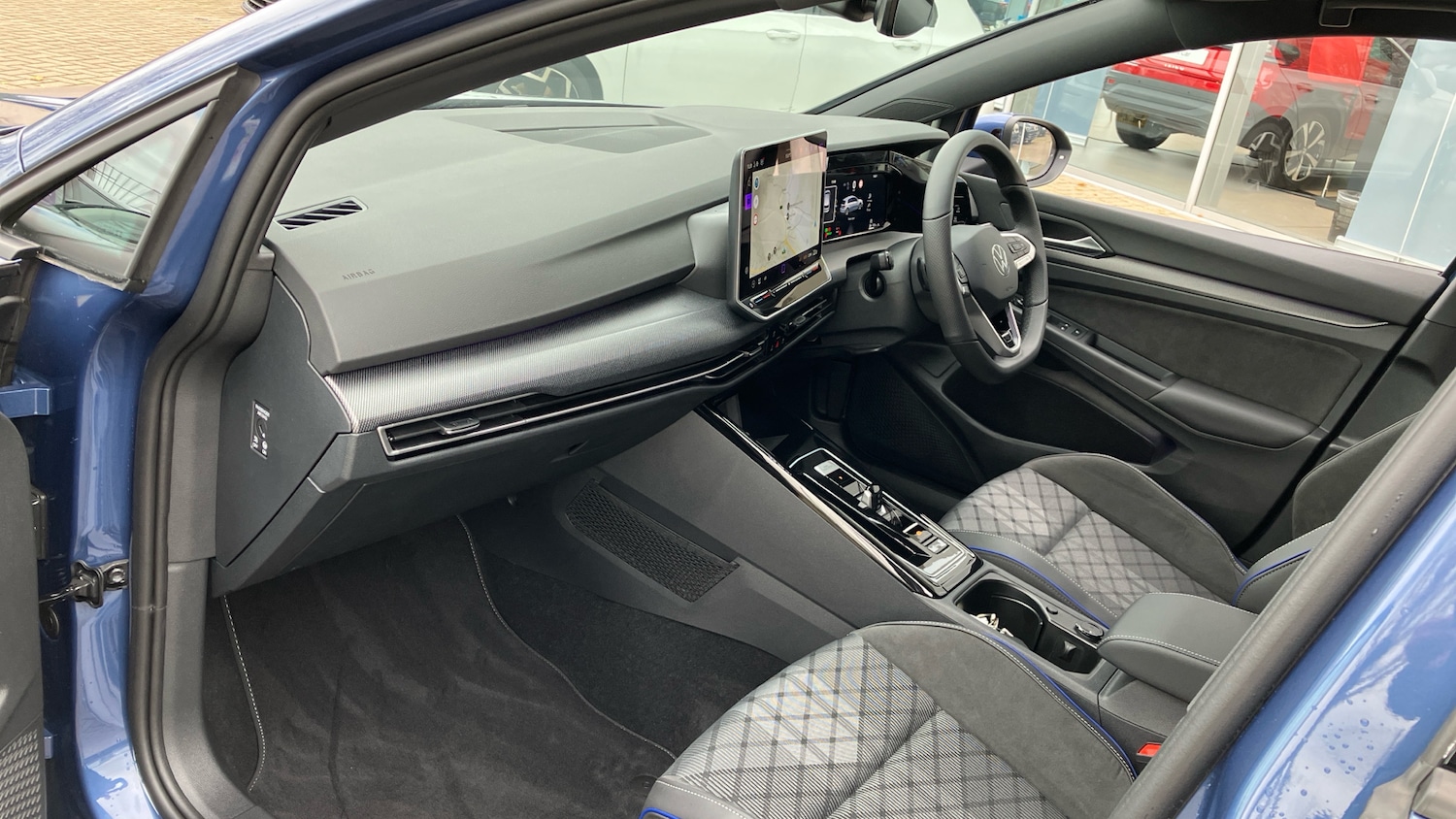 Used Volkswagen Golf 2025 for sale - 76422240: Photo 2