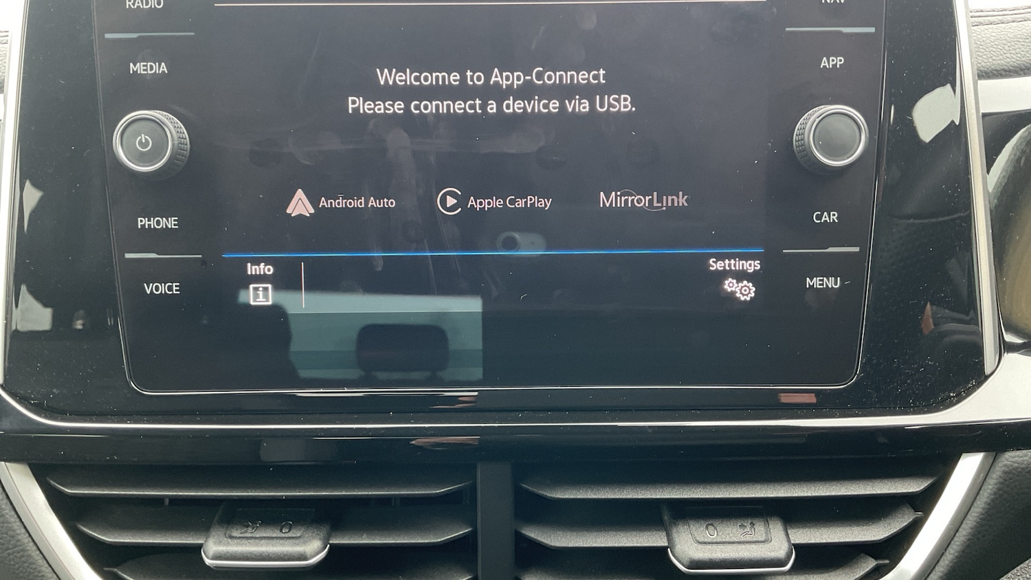 Used Volkswagen T-Roc 2023 for sale - 78025924: Photo 30