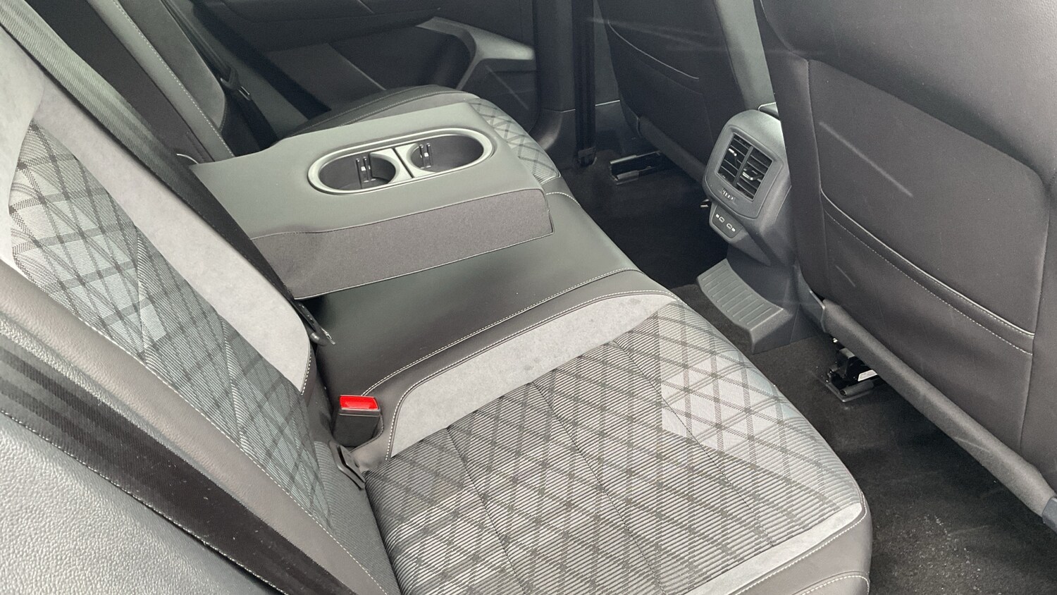 Used Volkswagen T-Roc 2023 for sale - 78025924: Photo 40