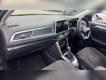 Used Volkswagen T-Roc 2023 for sale - 78389120: Photo