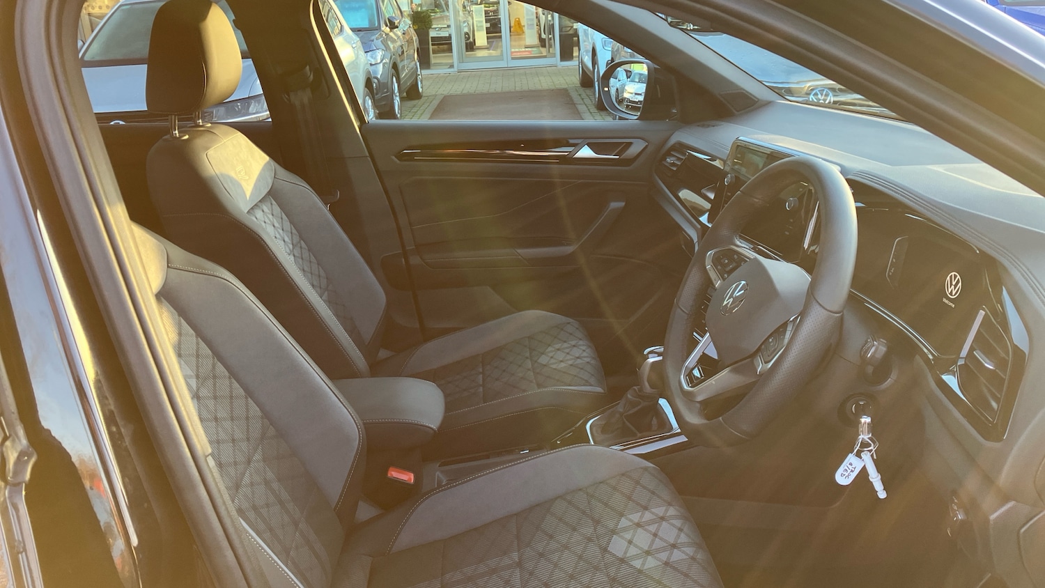 Used Volkswagen T-Roc 2025 for sale - 76919703: Photo 15