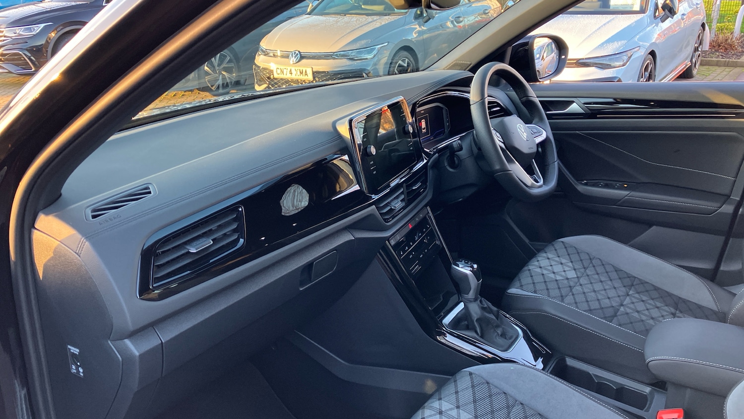 Used Volkswagen T-Roc 2025 for sale - 76919703: Photo 2