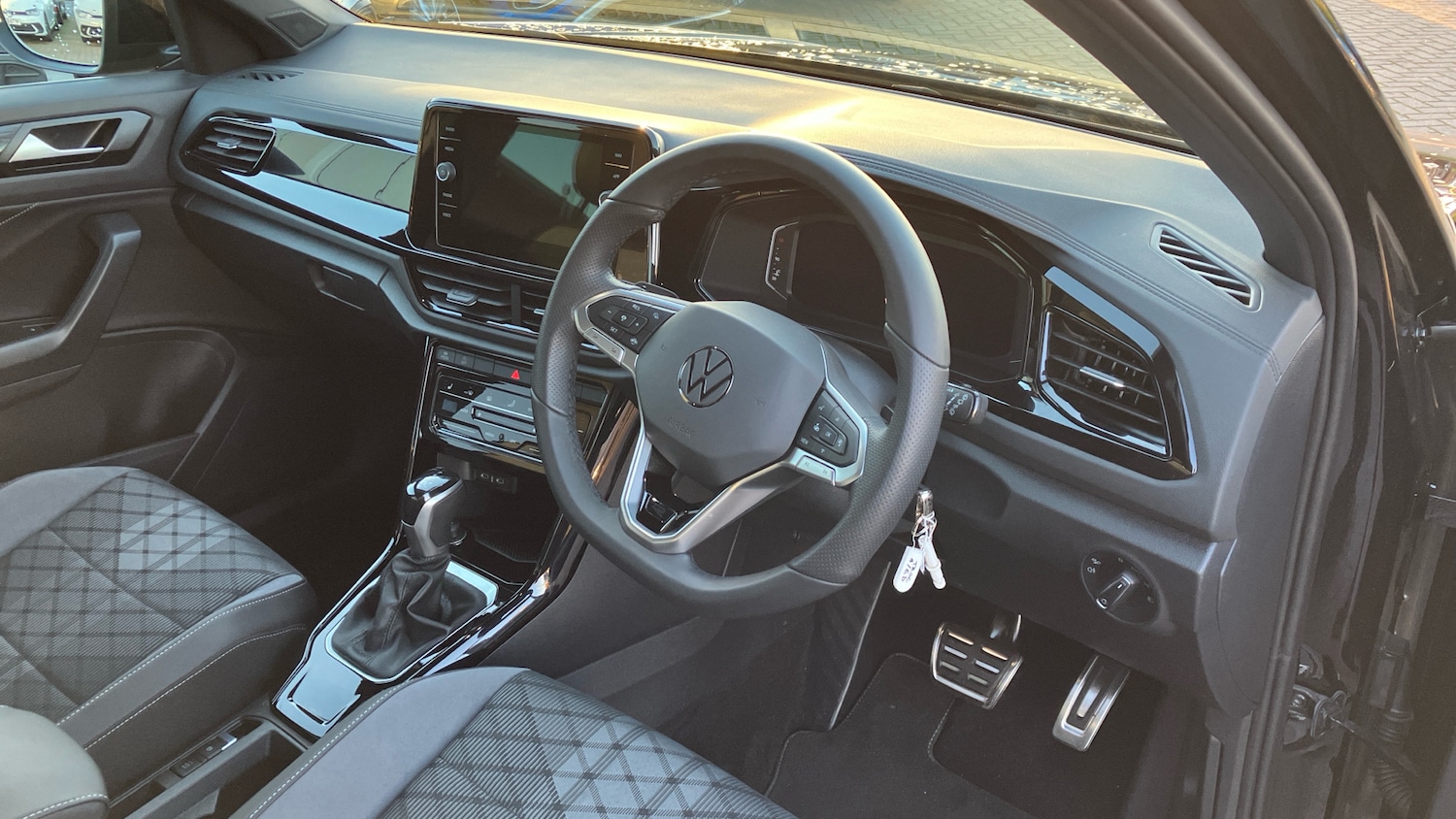 Used Volkswagen T-Roc 2025 for sale - 76919703: Photo 6