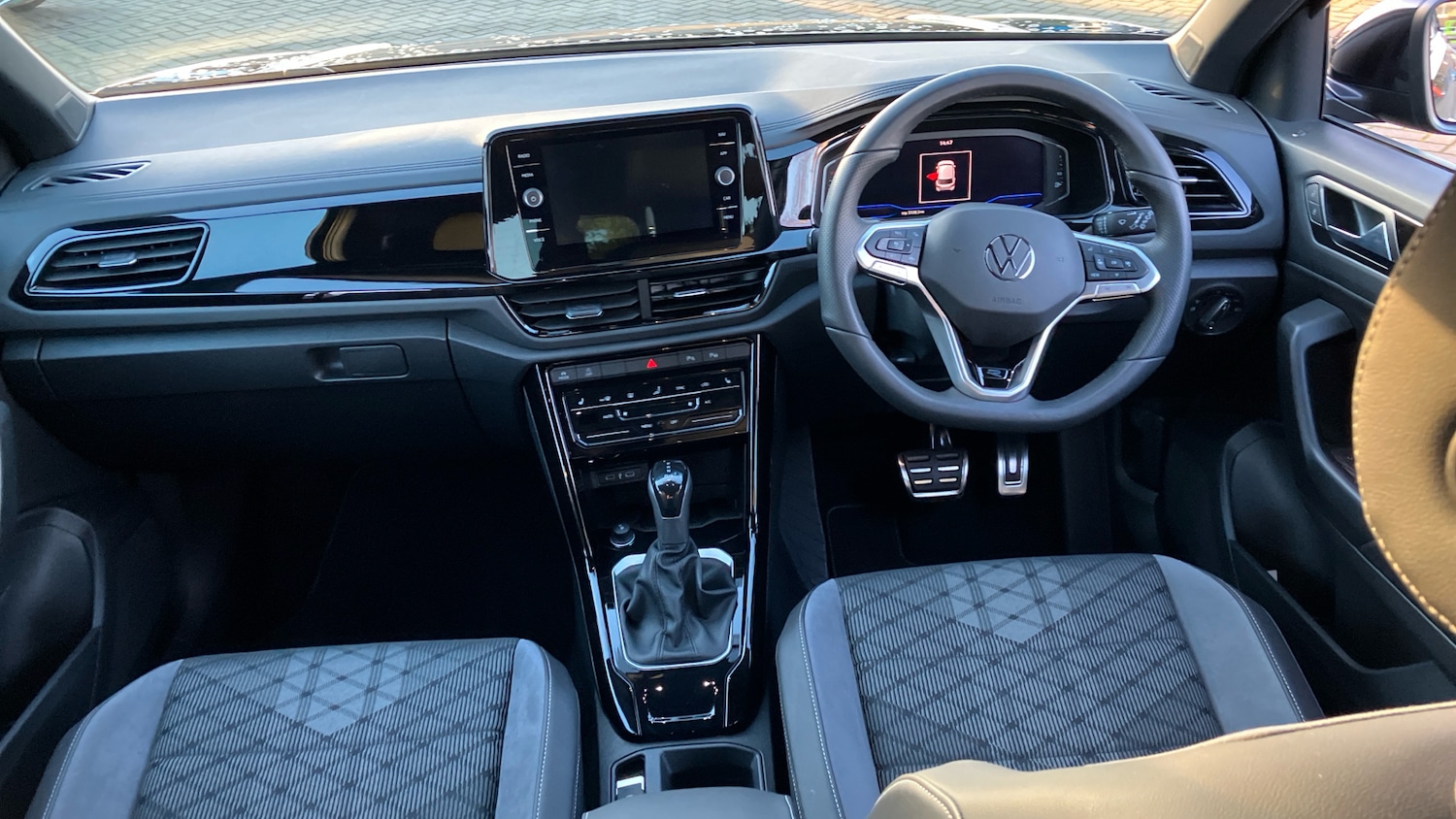 Used Volkswagen T-Roc 2025 for sale - 76919703: Photo 9