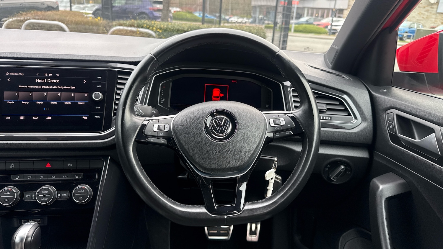 Used Volkswagen T-Roc 2018 for sale - 77883800: Photo 10