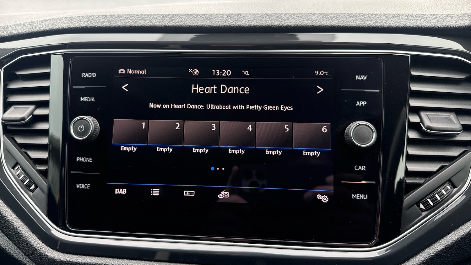 Used Volkswagen T-Roc 2018 for sale - 77883800: Photo 12