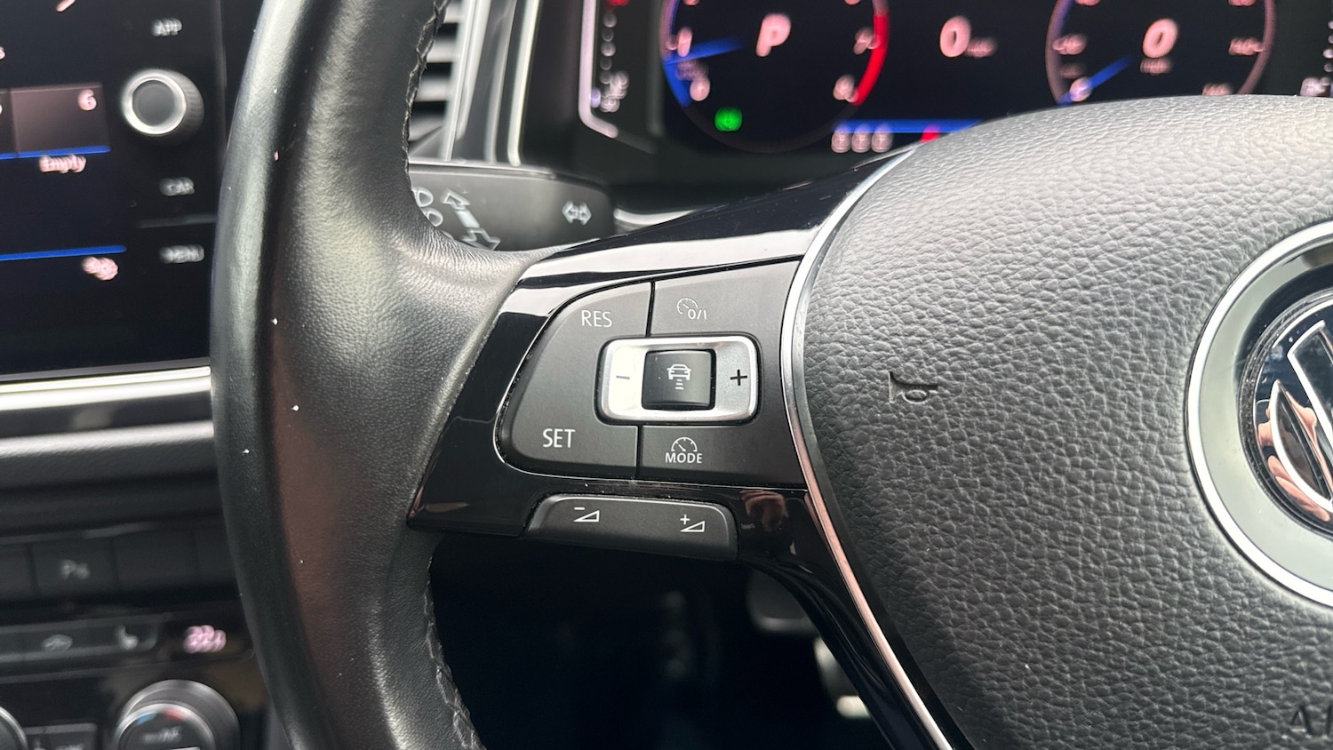 Used Volkswagen T-Roc 2018 for sale - 77883800: Photo 17