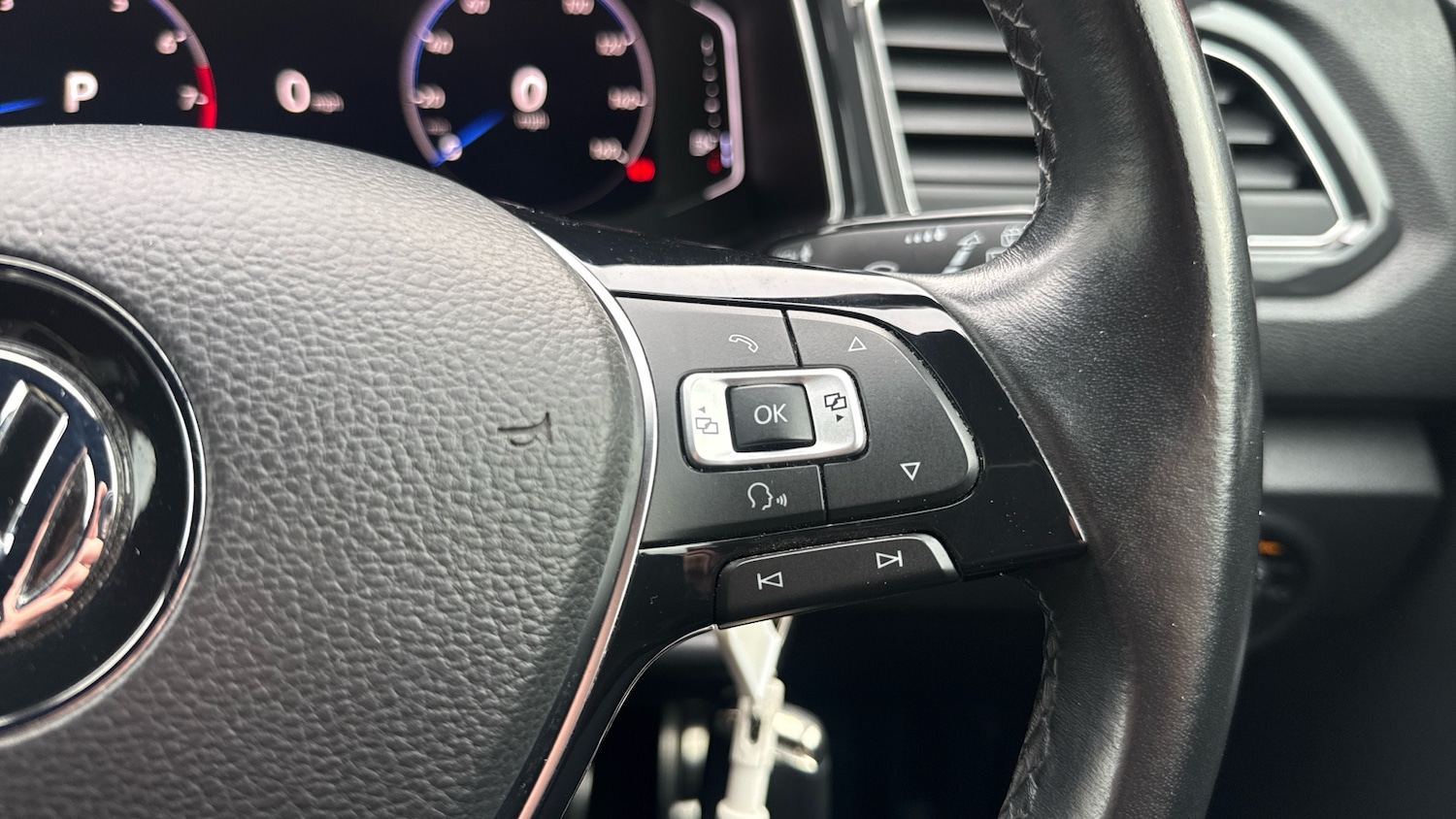 Used Volkswagen T-Roc 2018 for sale - 77883800: Photo 18