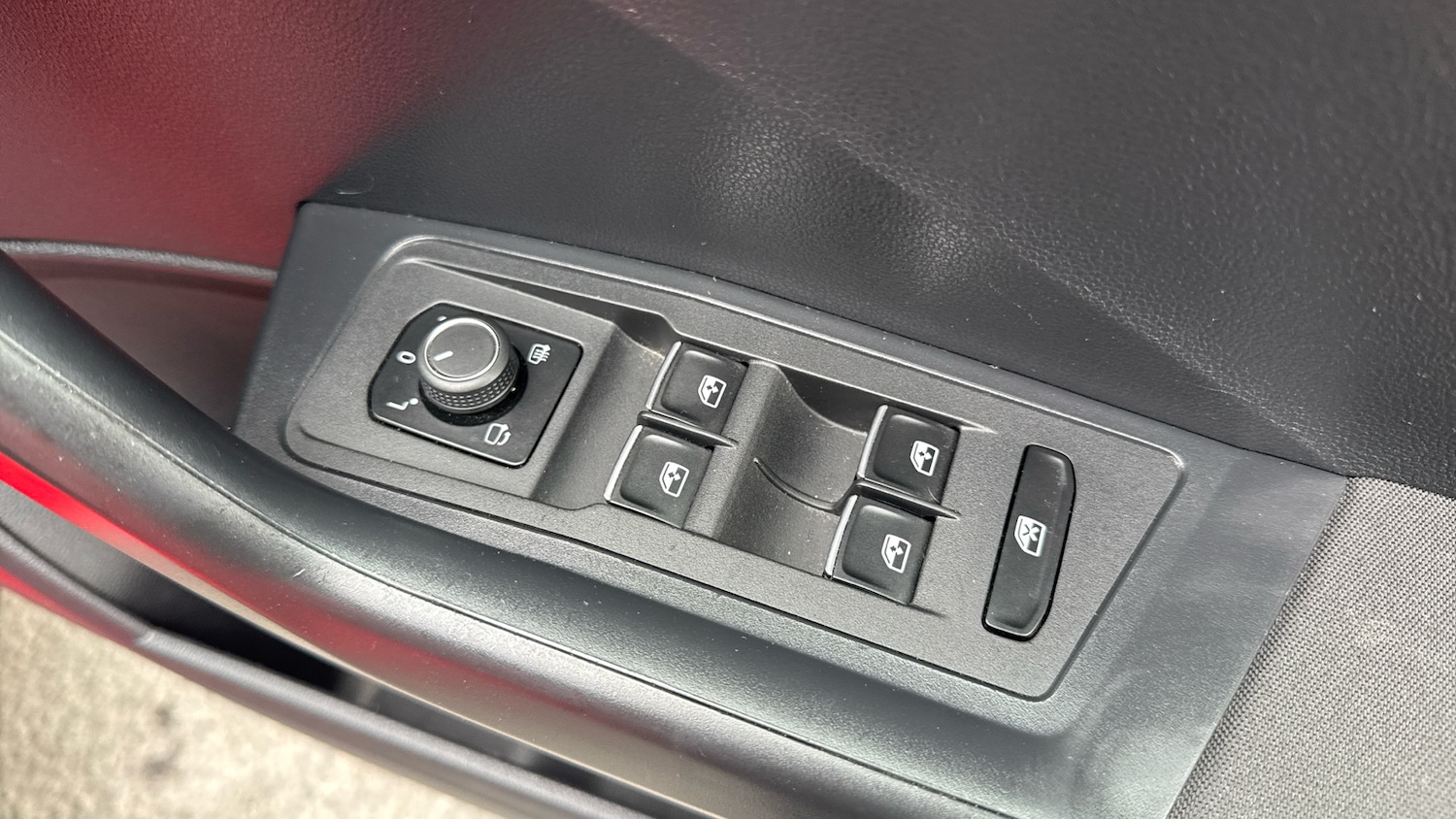 Used Volkswagen T-Roc 2018 for sale - 77883800: Photo 28