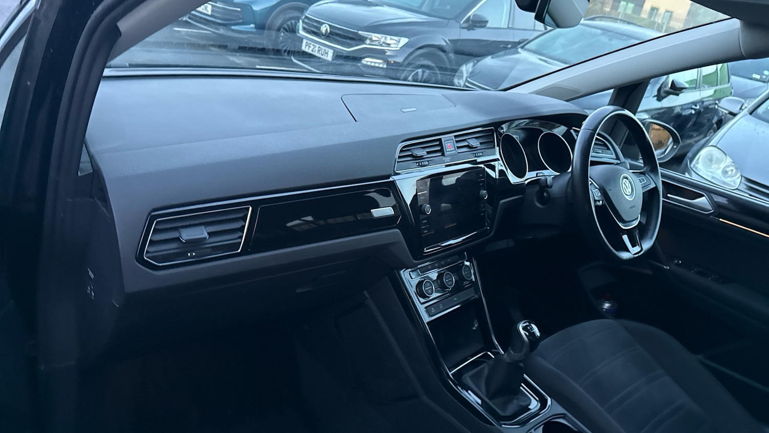 Used Volkswagen Touran 2020 for sale - 77167688: Photo 2