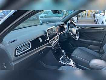 Used Volkswagen T-Roc 2022 for sale - 76734343: Photo