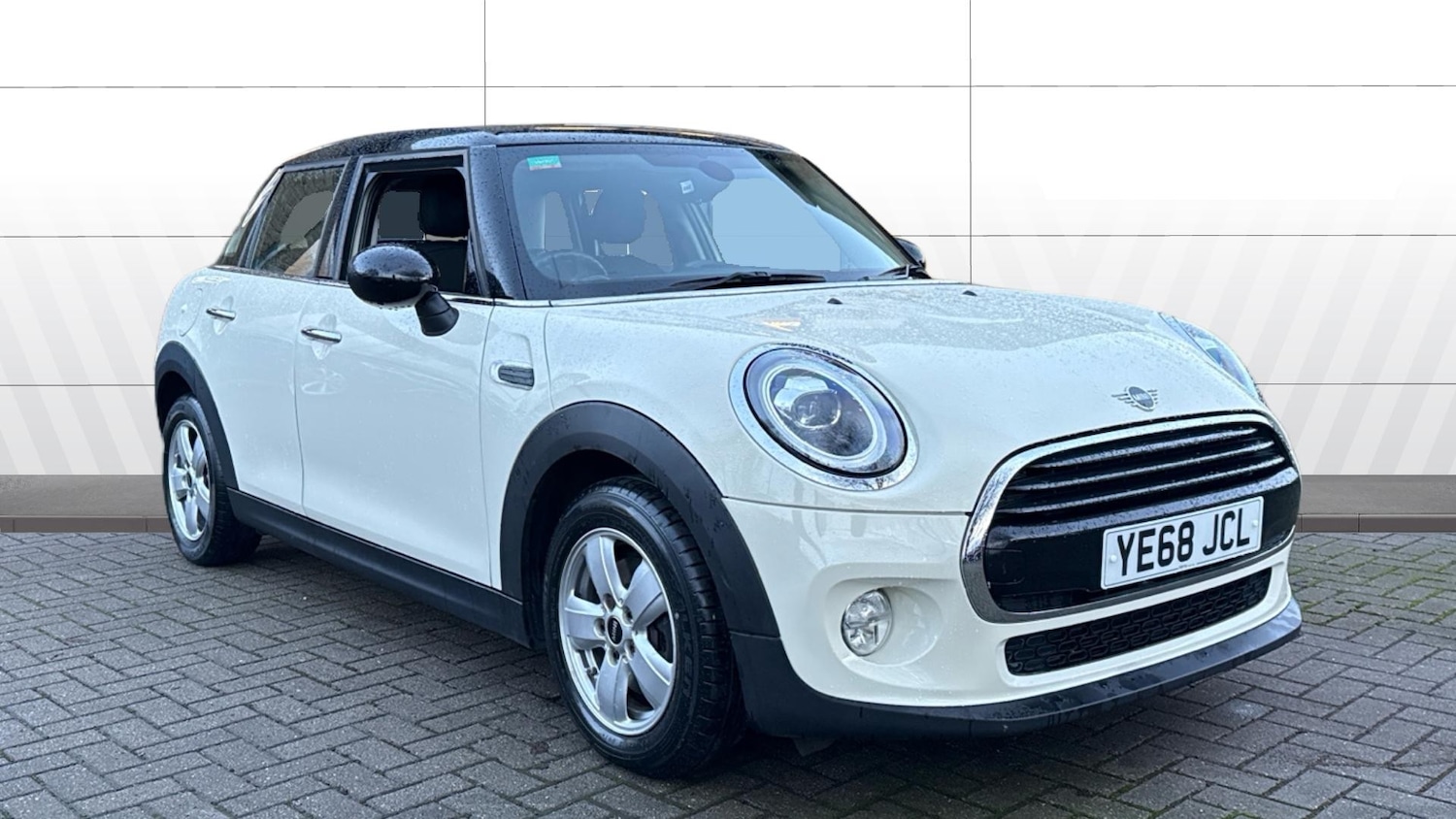 Used MINI Hatch 2018 for sale - 76968338: Photo 1