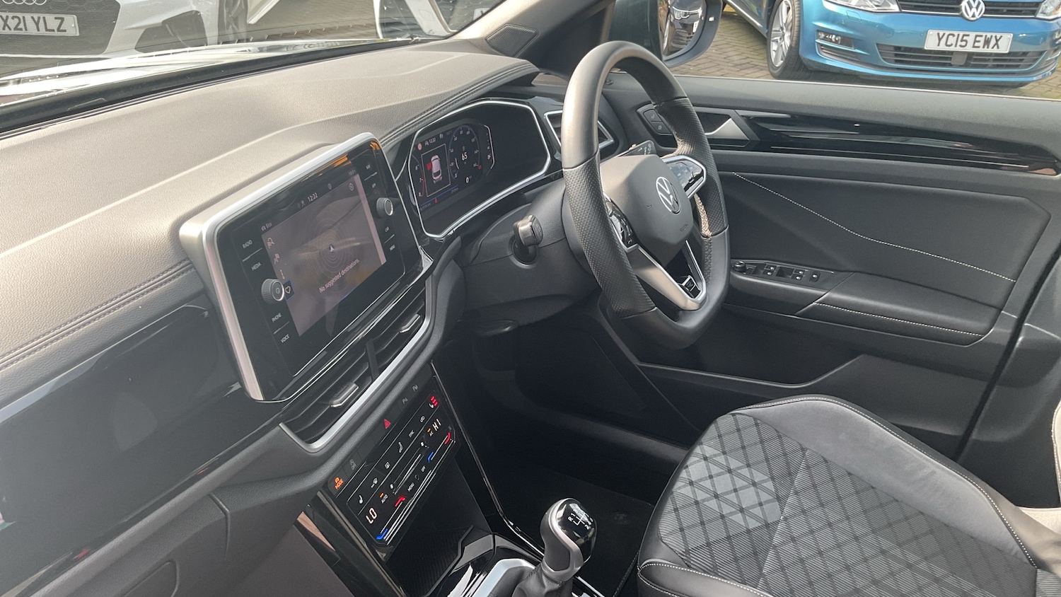 Used Volkswagen T-Roc 2023 for sale - 78011533: Photo 2