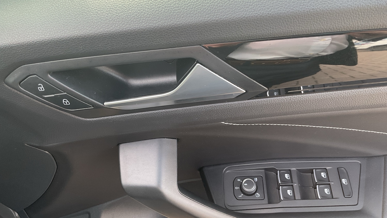 Used Volkswagen T-Roc 2023 for sale - 78011533: Photo 29