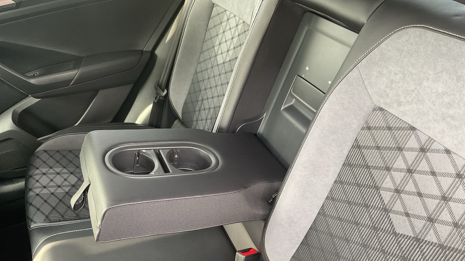 Used Volkswagen T-Roc 2023 for sale - 78011533: Photo 37