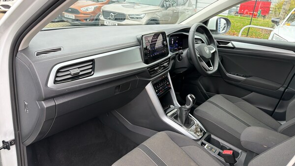Used Volkswagen T-Roc 2024 for sale - 76230778: Photo 2