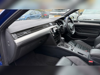 Used Volkswagen Passat 2022 for sale - 76709991: Photo