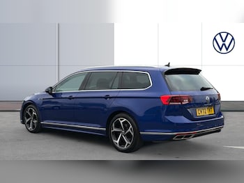 Used Volkswagen Passat 2022 for sale - 76709991: Photo