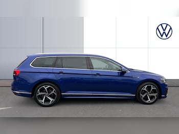 Used Volkswagen Passat 2022 for sale - 76709991: Photo