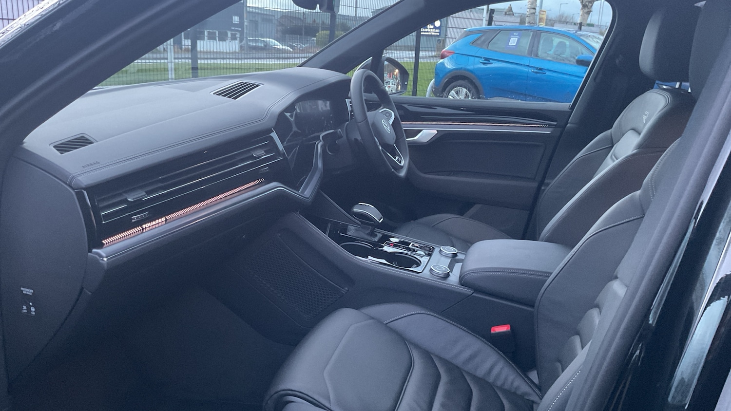 Used Volkswagen Touareg 2025 for sale - 77567333: Photo 2