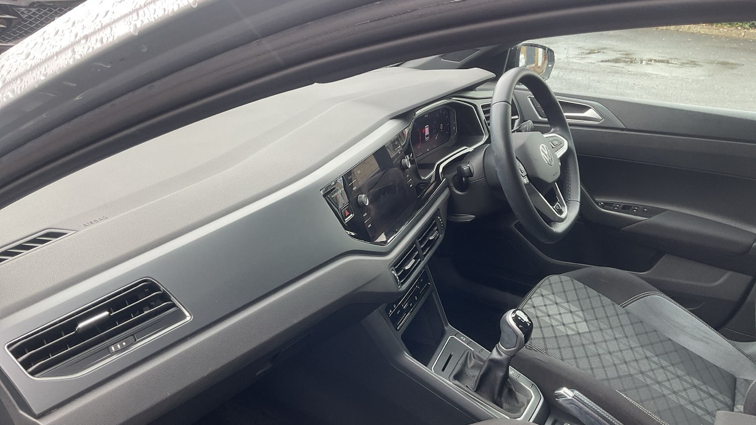 Used Volkswagen Polo 2023 for sale - 75762191: Photo 2