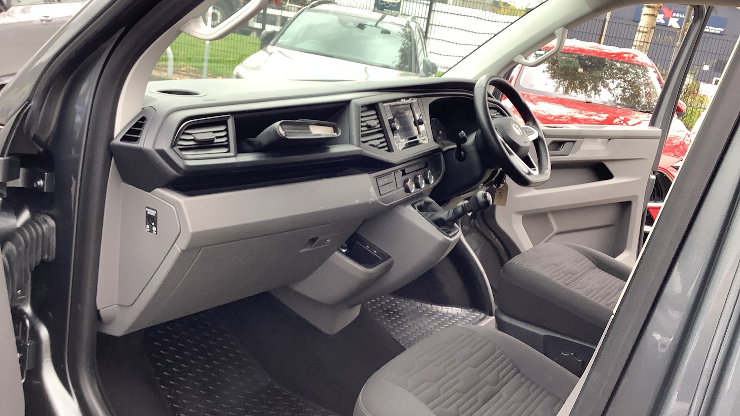 Used Volkswagen Transporter Shuttle 2020 for sale - 76230775: Photo 2