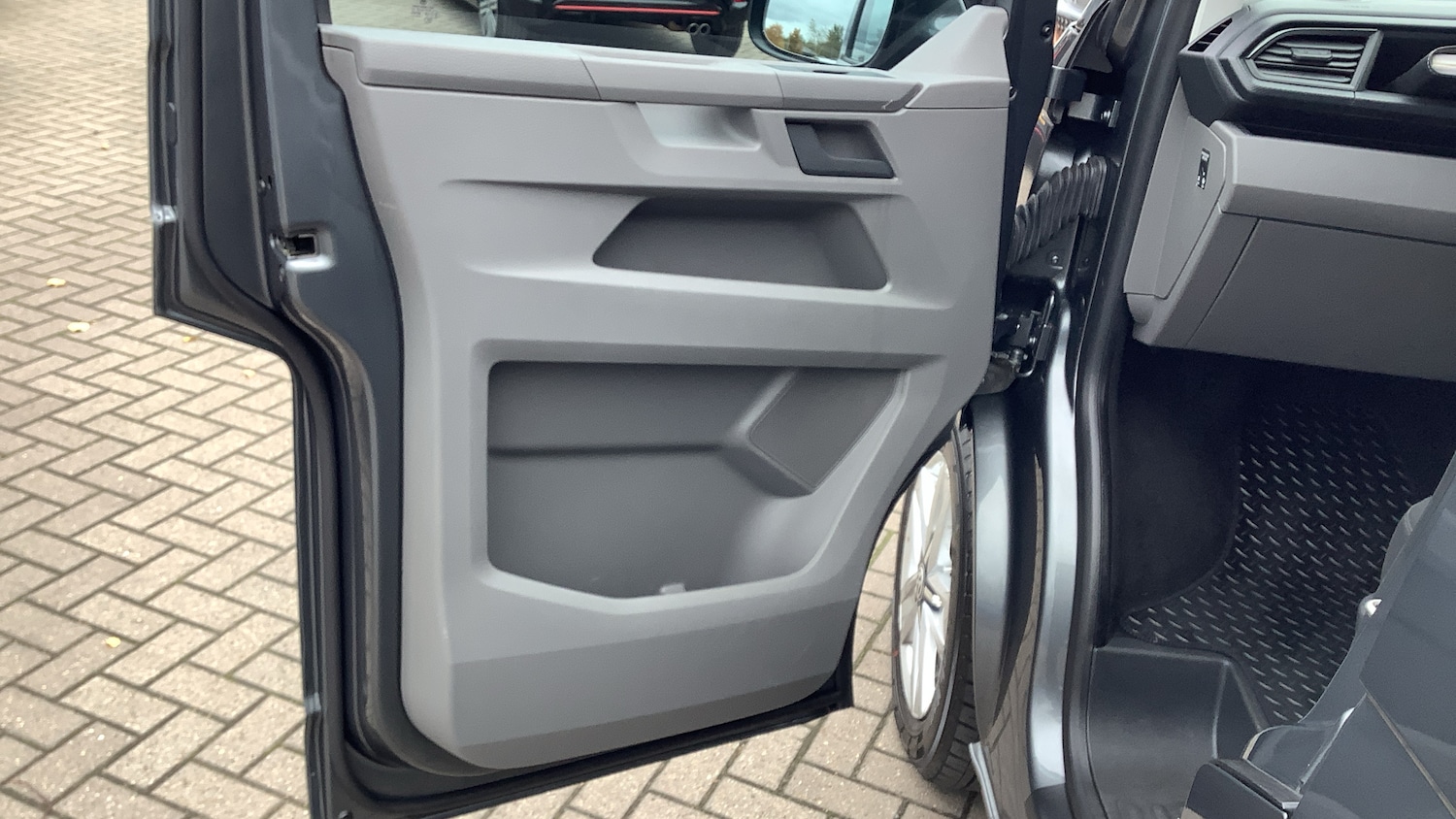 Used Volkswagen Transporter Shuttle 2020 for sale - 76230775: Photo 39