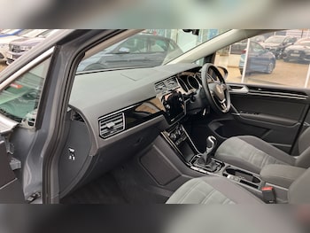 Used Volkswagen Touran 2022 for sale - 76449224: Photo