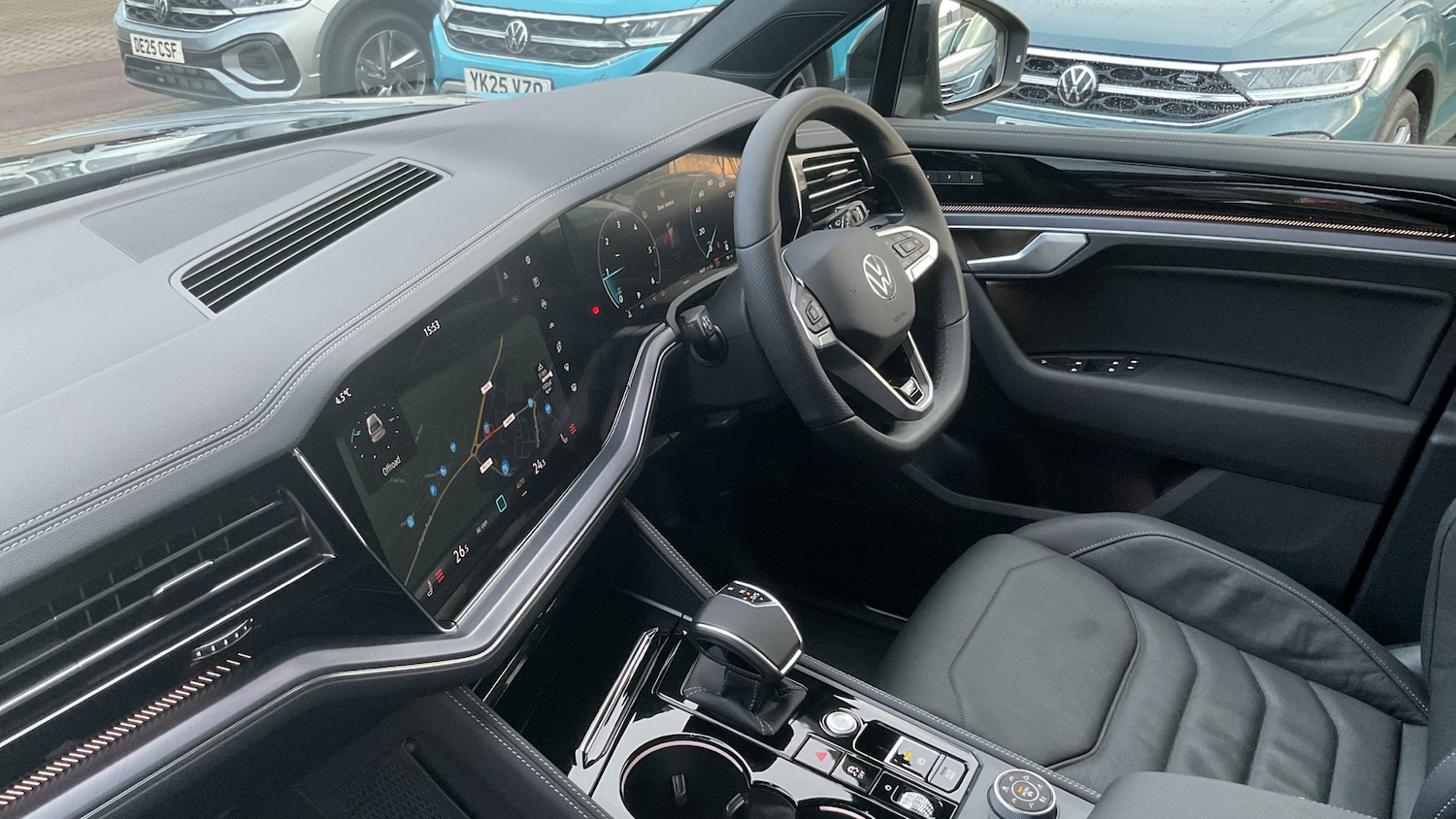 Used Volkswagen Touareg 2025 for sale - 77245099: Photo 2