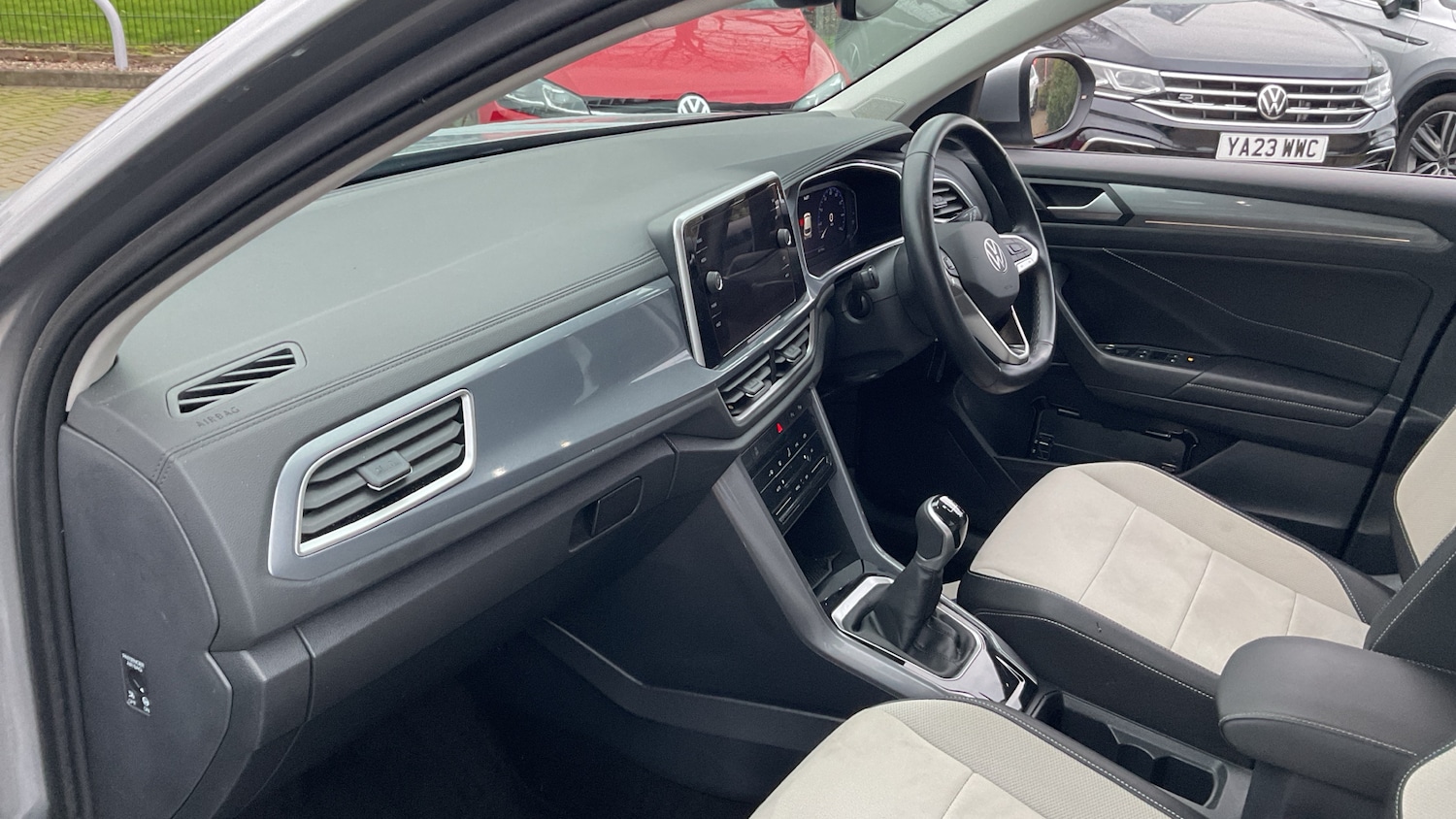 Used Volkswagen T-Roc 2022 for sale - 77033334: Photo 2