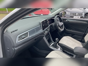 Used Volkswagen T-Roc 2022 for sale - 77033334: Photo