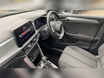 Used Volkswagen T-Roc 2023 for sale - 78558555: Photo