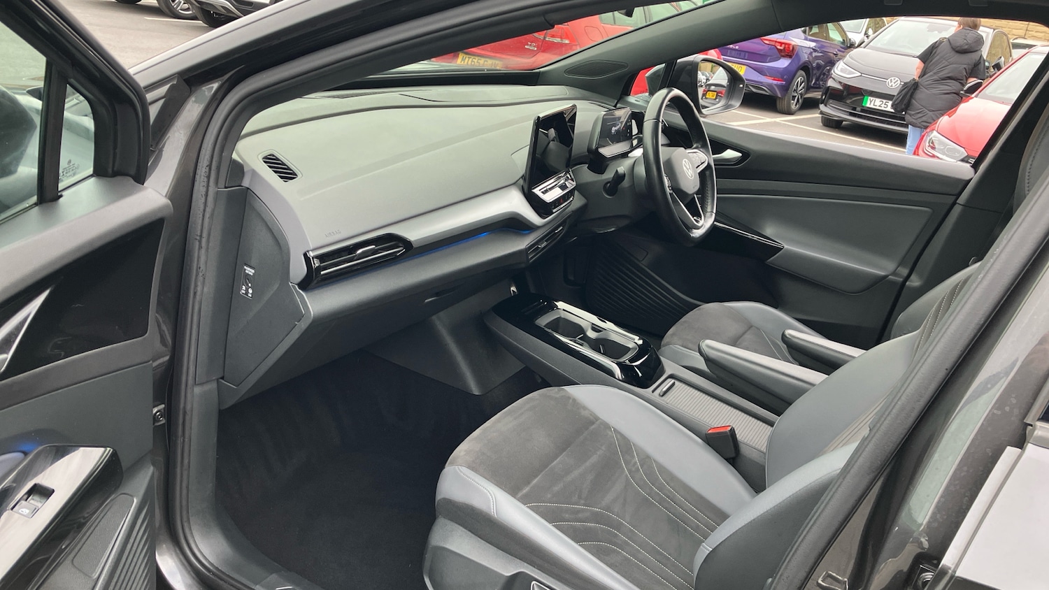 Used Volkswagen ID.4 2022 for sale - 76948177: Photo 2