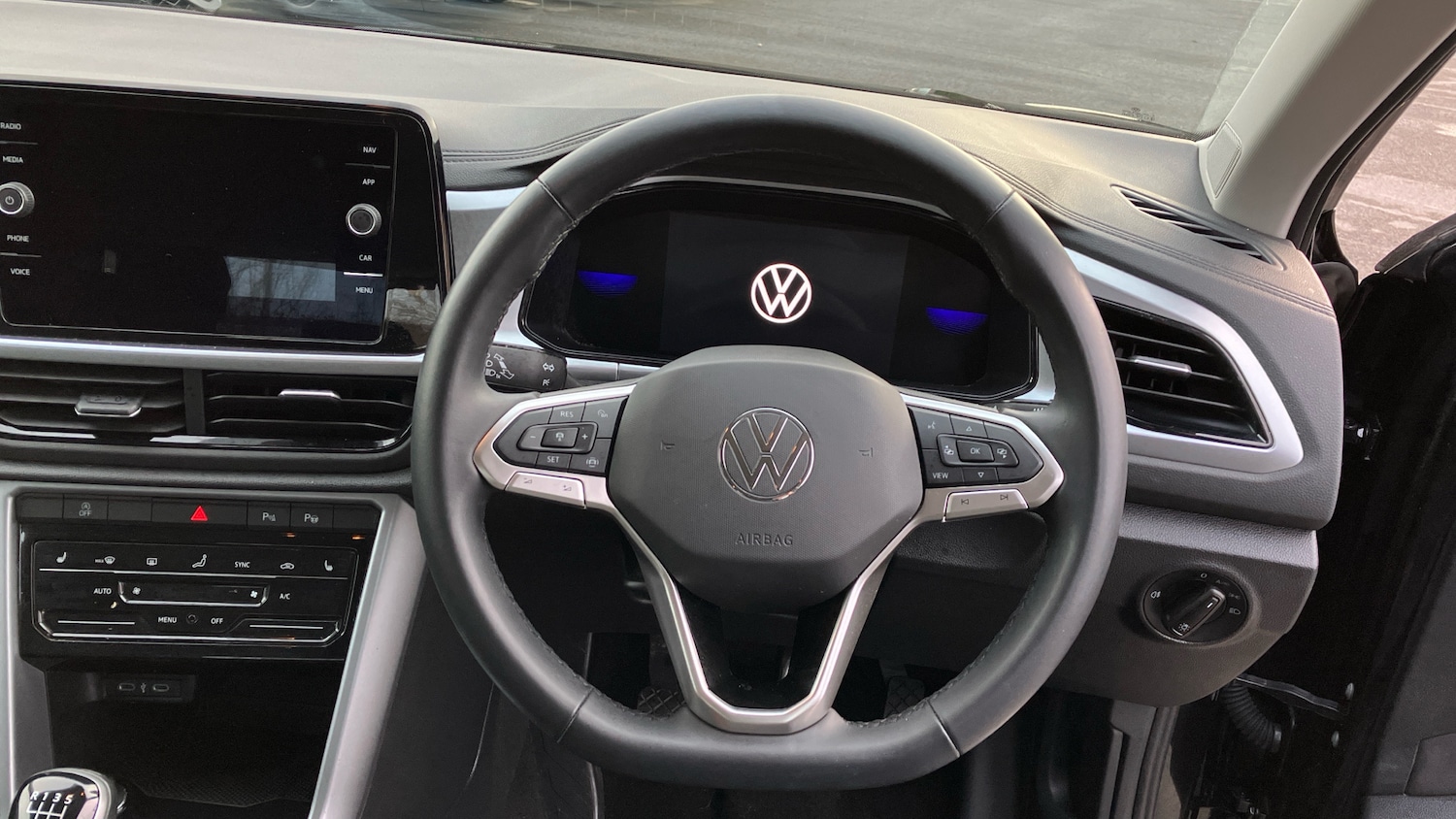 Used Volkswagen T-Roc 2023 for sale - 77687874: Photo 10