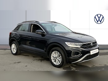 Used Volkswagen T-Roc 2023 for sale - 77687874: Photo