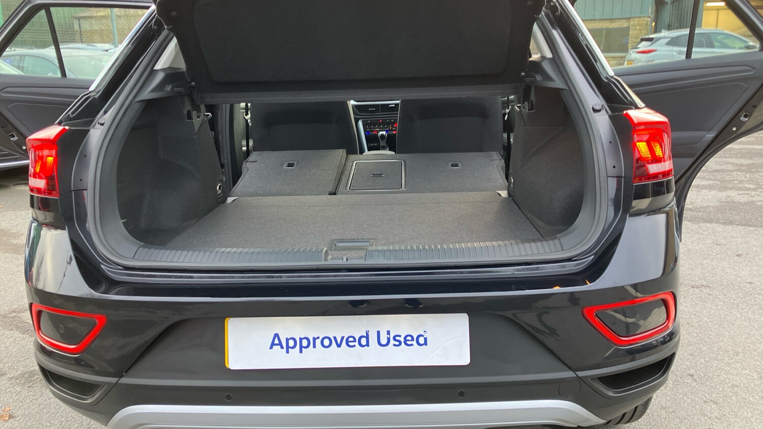 Used Volkswagen T-Roc 2023 for sale - 77687874: Photo 42