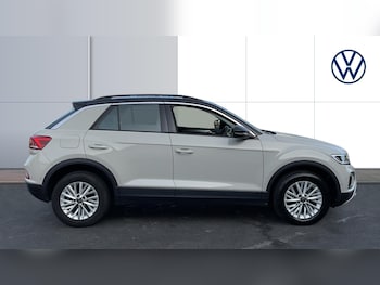 Used Volkswagen T-Roc 2023 for sale - 77570560: Photo