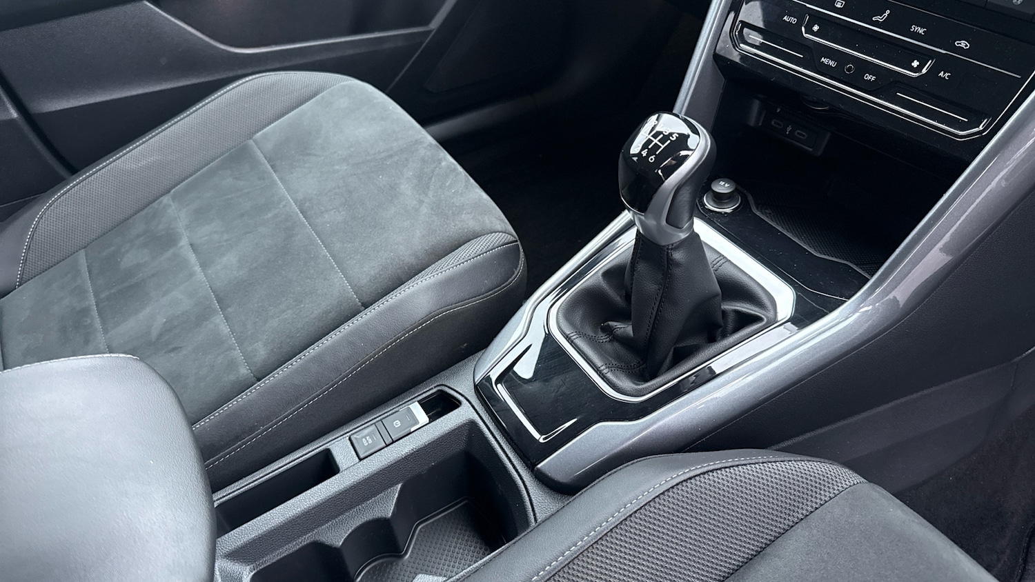 Used Volkswagen T-Roc 2022 for sale - 77431061: Photo 14