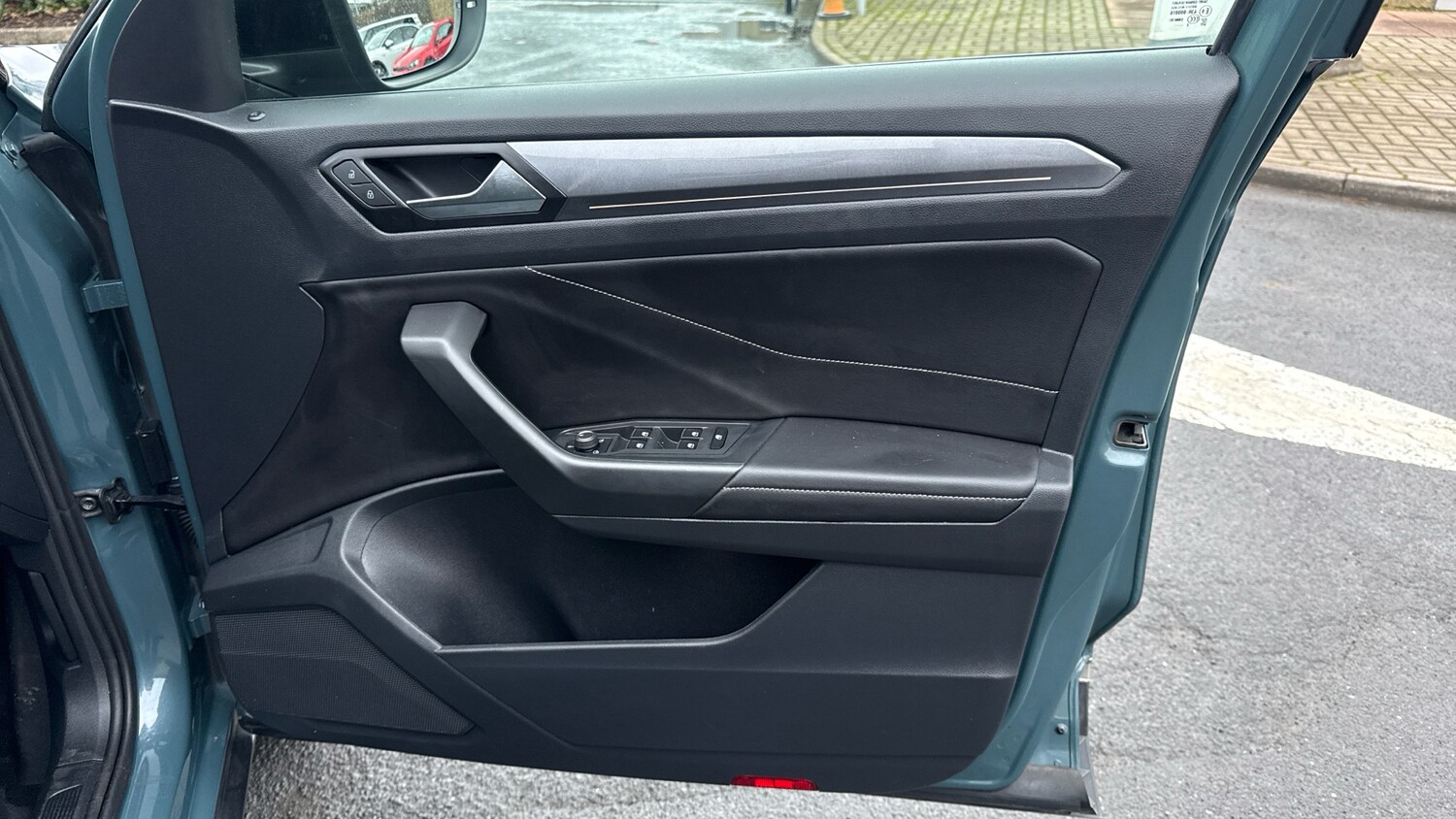 Used Volkswagen T-Roc 2022 for sale - 77431061: Photo 19