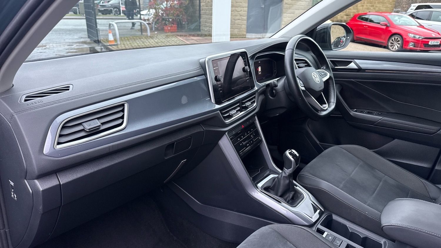 Used Volkswagen T-Roc 2022 for sale - 77431061: Photo 2