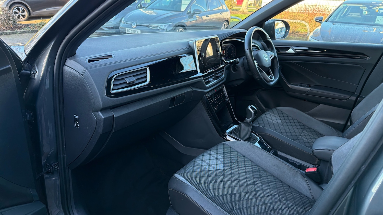 Used Volkswagen T-Roc 2022 for sale - 77516339: Photo 2