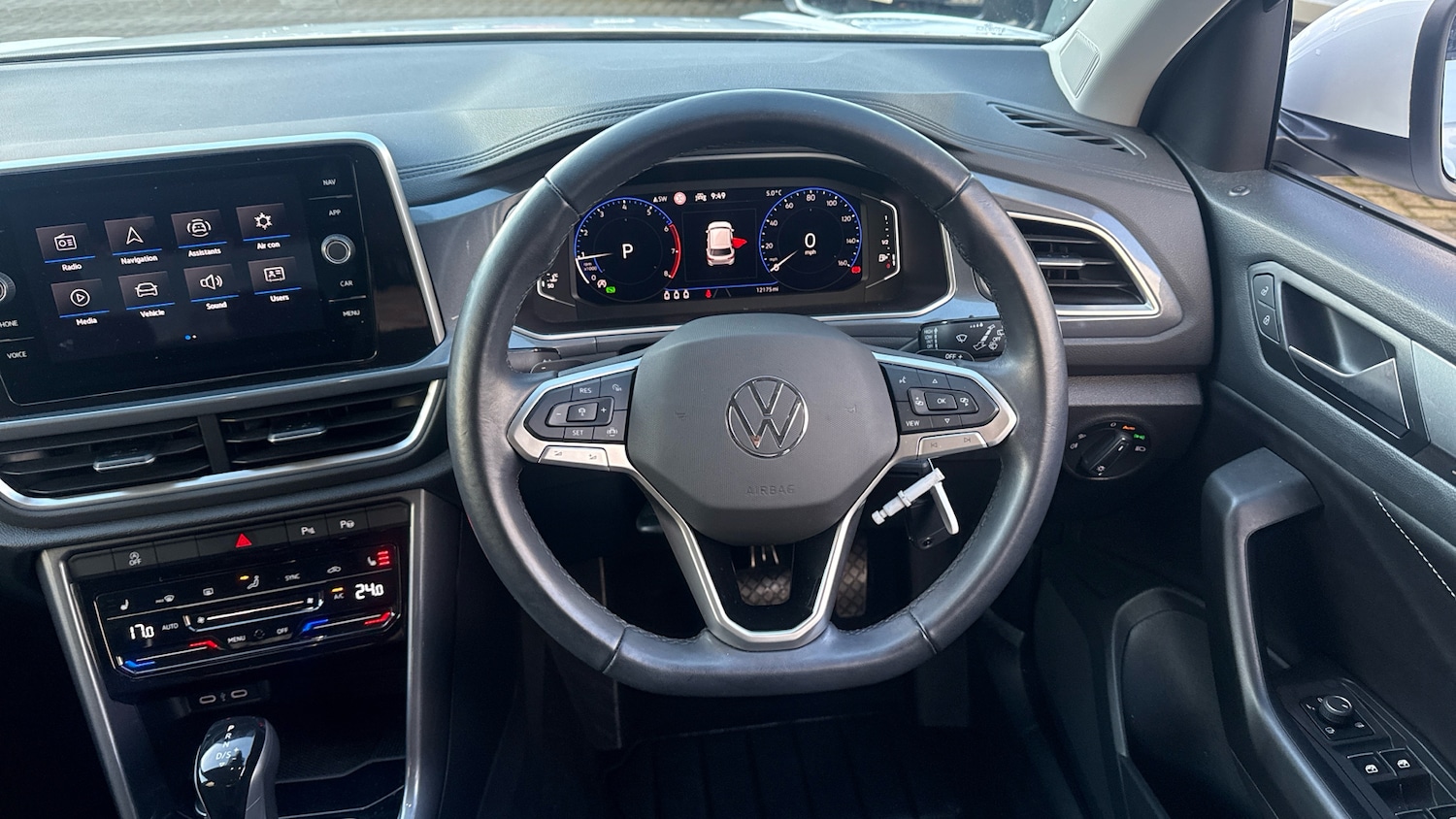 Used Volkswagen T-Roc 2023 for sale - 77245405: Photo 10