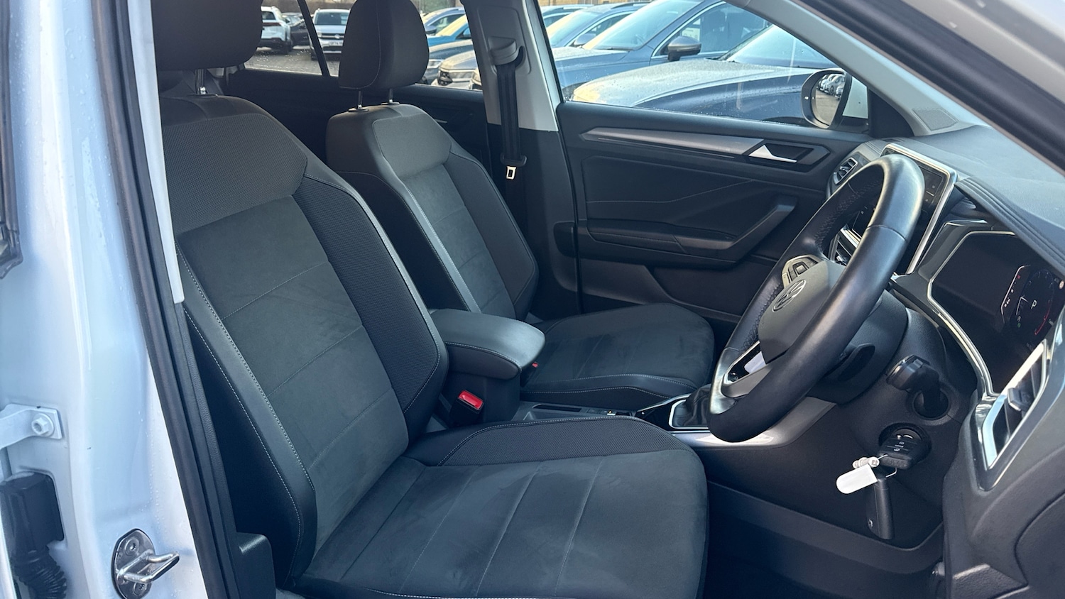 Used Volkswagen T-Roc 2023 for sale - 77245405: Photo 15