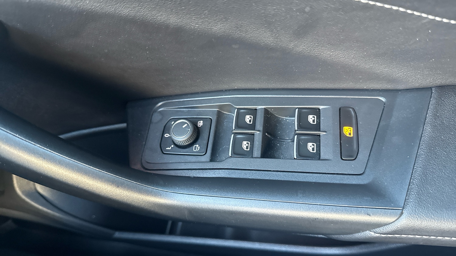 Used Volkswagen T-Roc 2023 for sale - 77245405: Photo 23