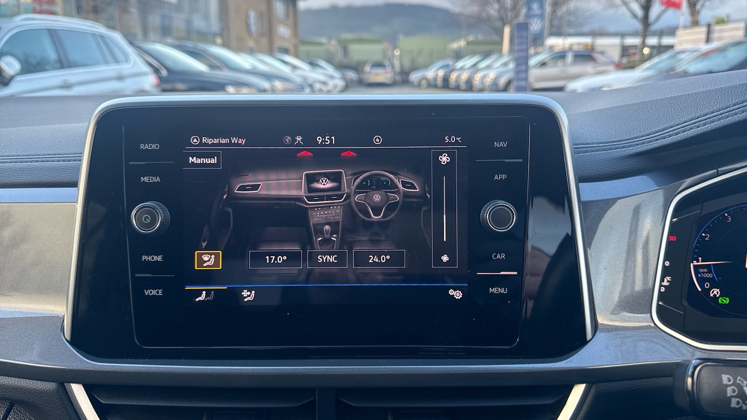 Used Volkswagen T-Roc 2023 for sale - 77245405: Photo 31