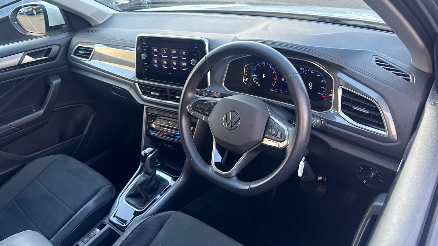 Used Volkswagen T-Roc 2023 for sale - 77245405: Photo 6